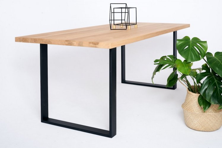 Stůl Donovan z masivního dřeva - Barva nohou: Černá