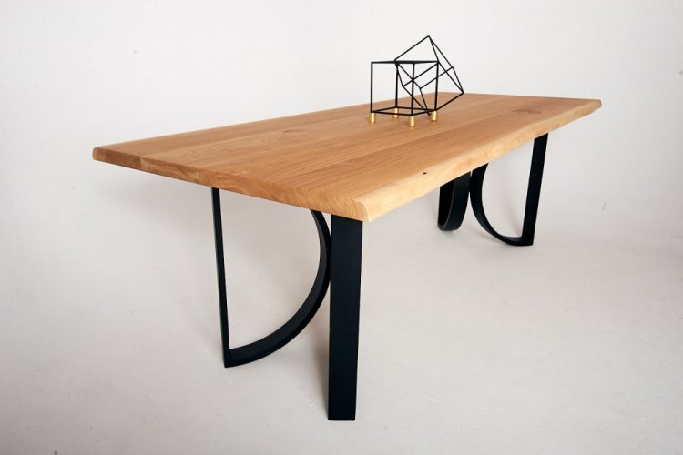 Stůl Trae z masivního dřeva - Barva nohou: Chromová