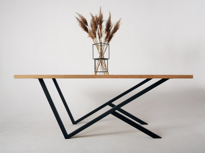 Stůl Leonard z masivního dřeva - Barva nohou: Černá